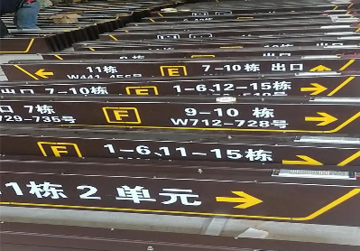 共青城广告标识中，常见的几种安装方式。