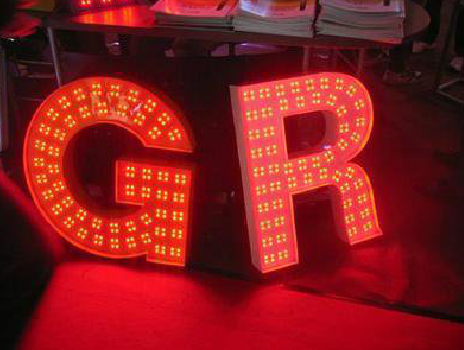 共青城LED发光字常见的安装误区。